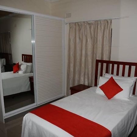 Pillacol Guest House Victoria Falls Dış mekan fotoğraf