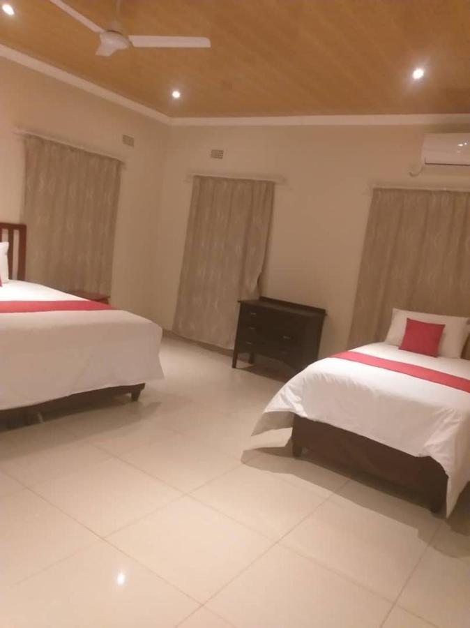 Pillacol Guest House Victoria Falls Dış mekan fotoğraf