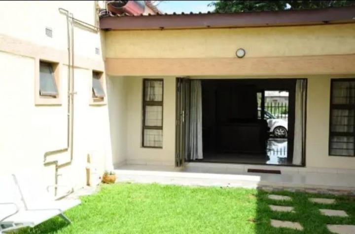 Pillacol Guest House Victoria Falls Dış mekan fotoğraf