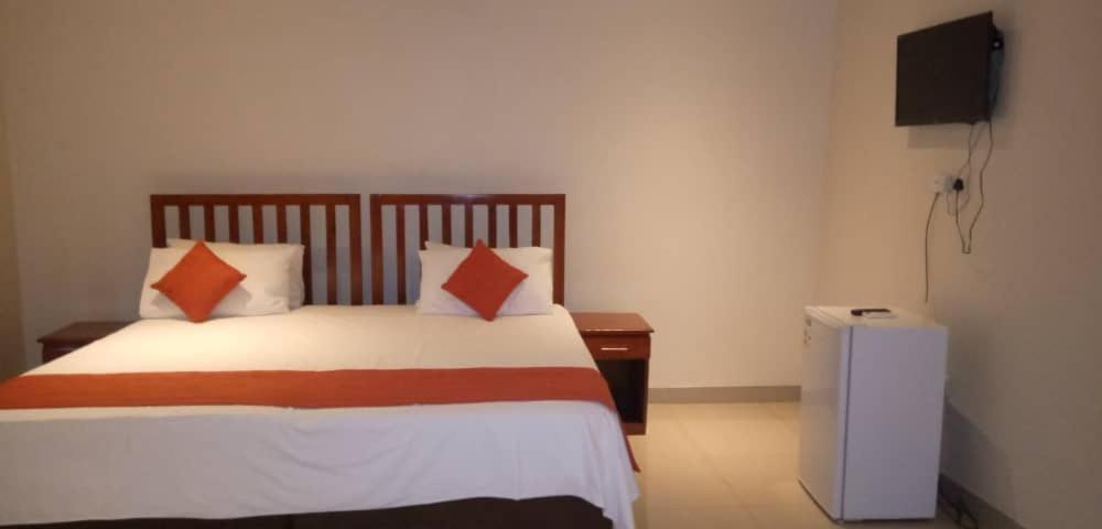 Pillacol Guest House Victoria Falls Dış mekan fotoğraf