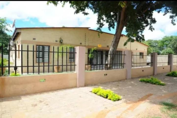 Pillacol Guest House Victoria Falls Dış mekan fotoğraf