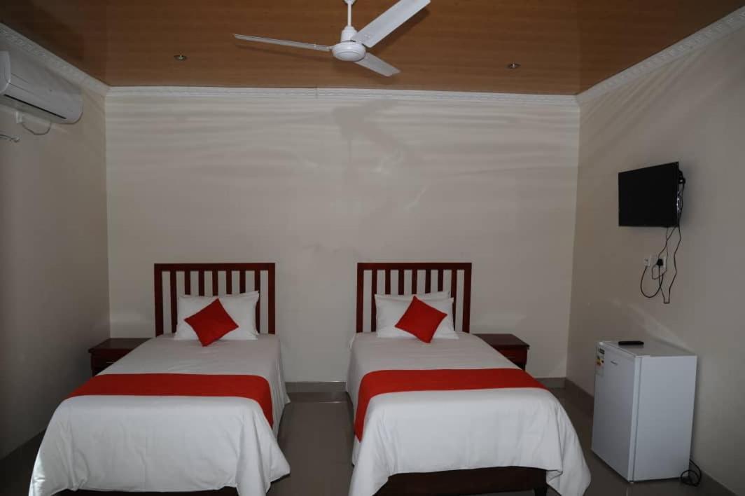 Pillacol Guest House Victoria Falls Dış mekan fotoğraf
