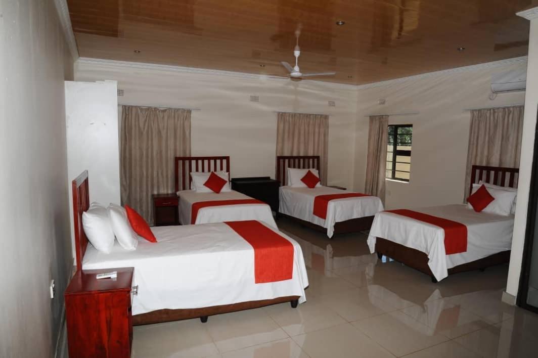 Pillacol Guest House Victoria Falls Dış mekan fotoğraf