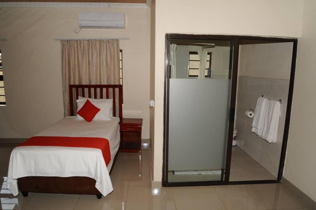 Pillacol Guest House Victoria Falls Dış mekan fotoğraf