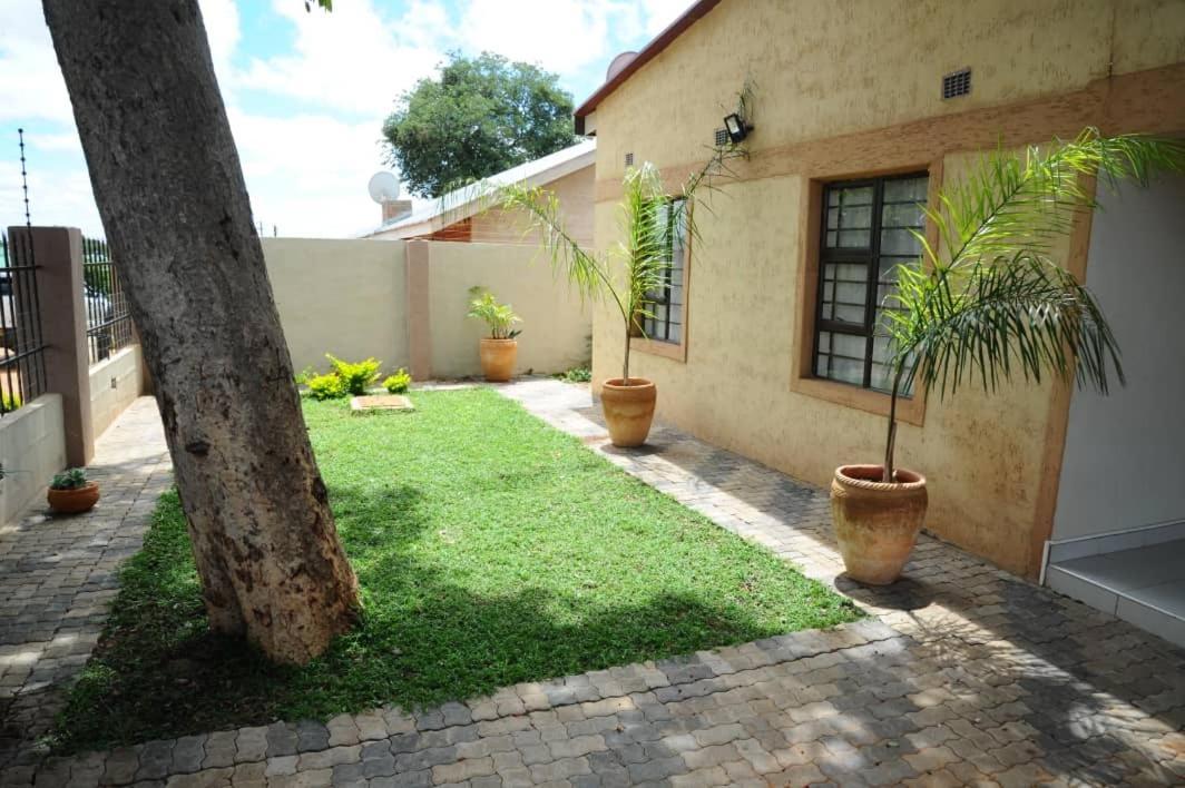 Pillacol Guest House Victoria Falls Dış mekan fotoğraf