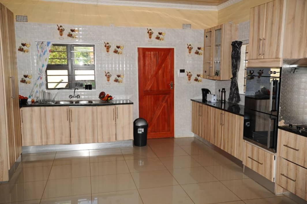 Pillacol Guest House Victoria Falls Dış mekan fotoğraf